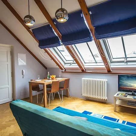 Ruterra Red Roofs View With Garage Apartment Prague Exterior photo